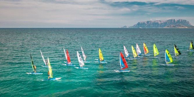 Via al Campionato Italiano Windsurfer a Olbia