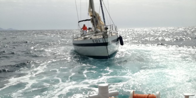 Barca sbanda, uomo in mare alla Muraglia