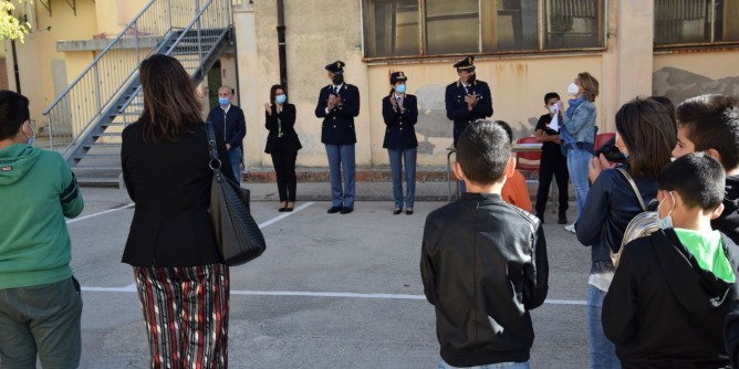 Scuole e legalit: agenti in aula