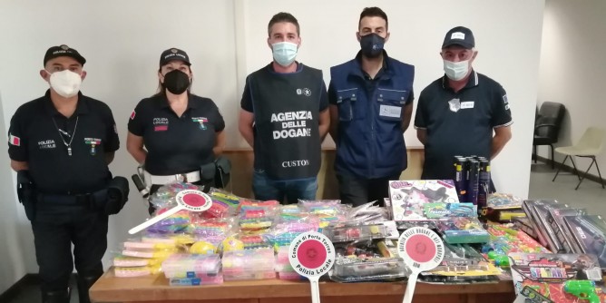 Olbia: sequestrati 150 giocattoli pericolosi