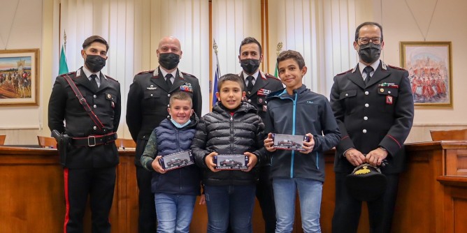 Fonni: Carabinieri premiano tre giovanissimi