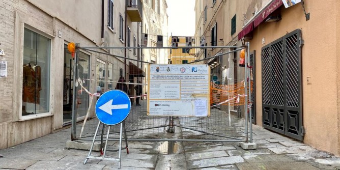 Arrivano i turisti, Alghero nel caos