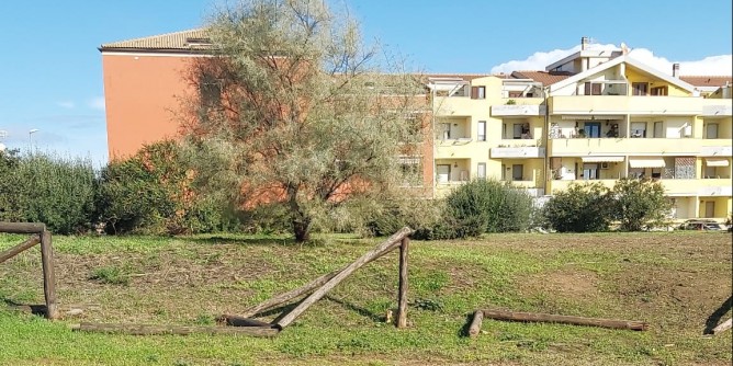 Vandali a Porto Torres: recinzioni distrutte 