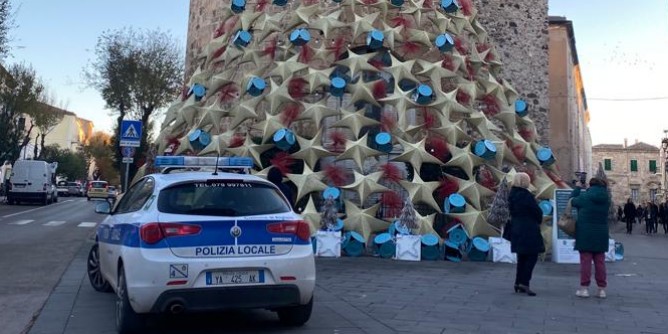 Vandalizzato lAlbero di Natale di Alghero