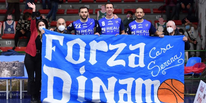 Casa Serena dona striscione per la Dinamo