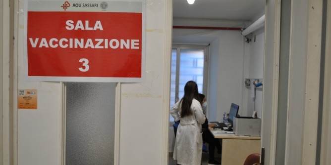 Vaccini Covid a Olbia, via alle prenotazioni