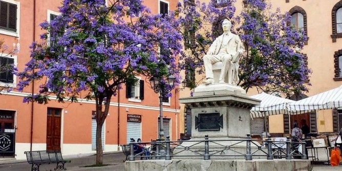 Racconti sul vino in Piazza Tola