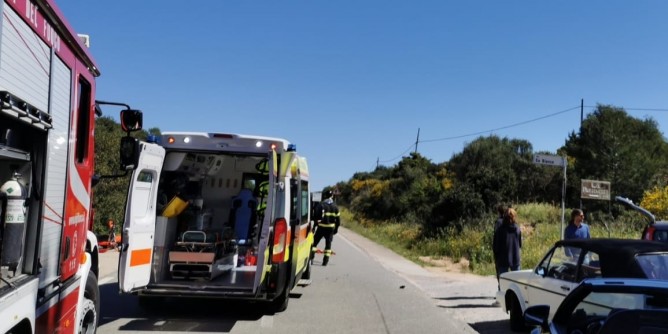 Schianto a Baja Sardinia: motociclista in elisoccorso