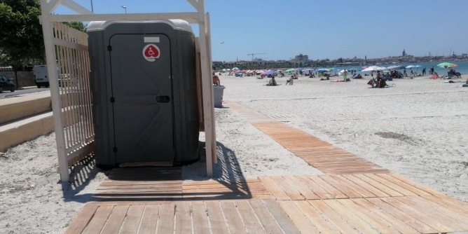 Bagni chimici in spiaggia al Lido