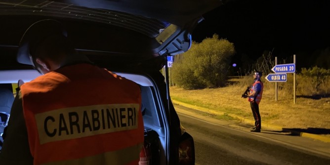 Attentato a sindaco di Bono: incendiata auto