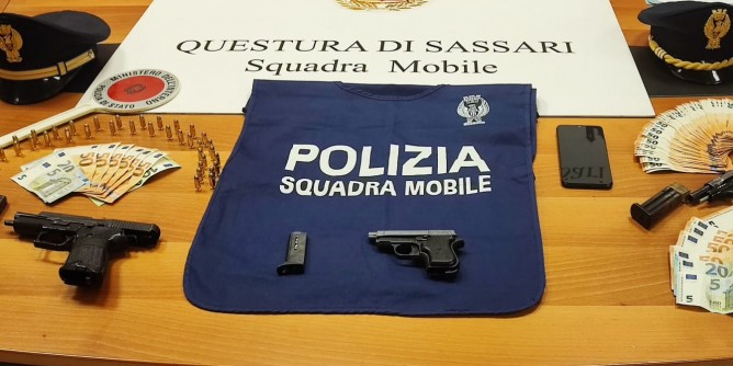 Catturato latitante algherese in pizzeria, arrestato il fratello