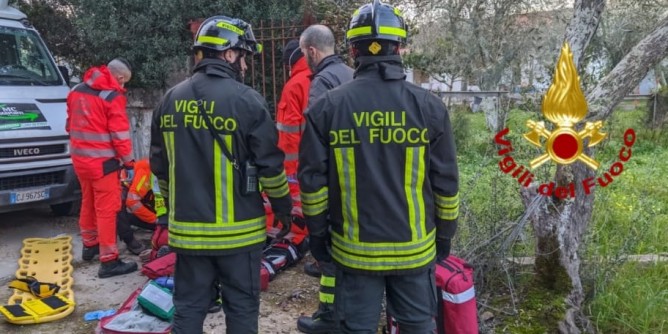 Sassarese schiacciato fra muro e furgoncino