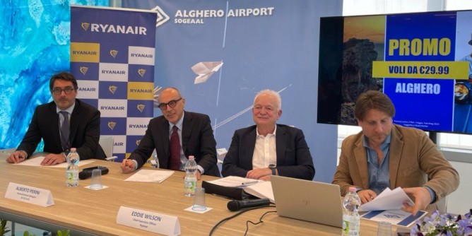 Ryanair presenta la <i>summer</i> da Alghero e Olbia