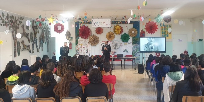 Carabinieri nelle scuole di Alghero