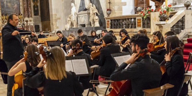 Ensemble di 16 violoncelli al Conservatorio