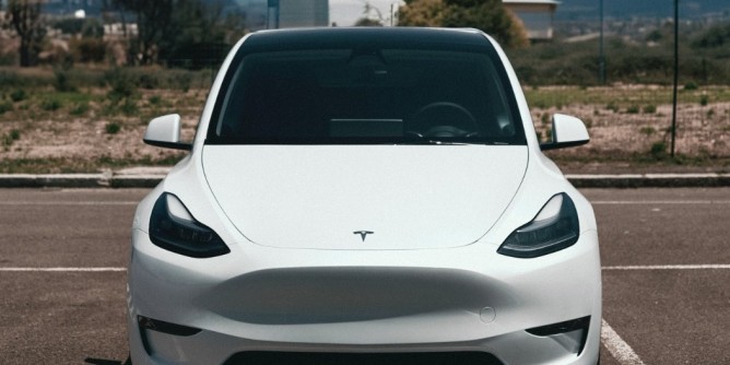 A Cagliari la <i>Tesla</i> in sharing, la prima in Italia 