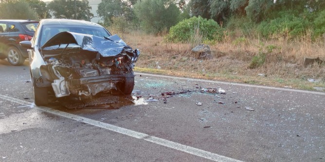 Alghero-Olmedo: frontale all´alba, tre feriti in ospedale