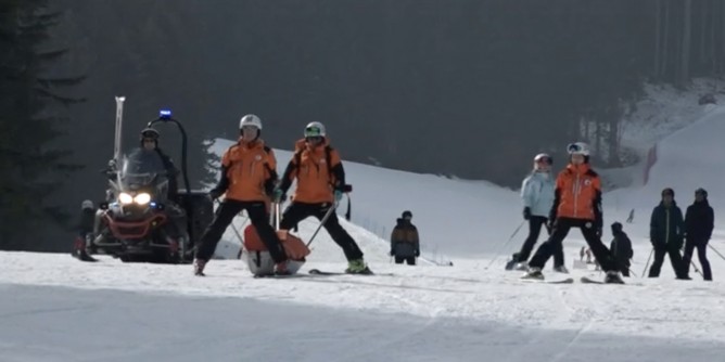 Cade dagli sci in pista a Campiglio. Paura per una 19enne di Alghero