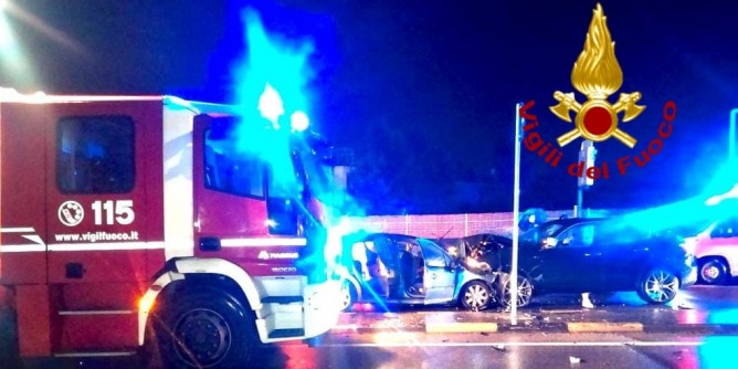 Frontale nella notte: due morti a Cagliari