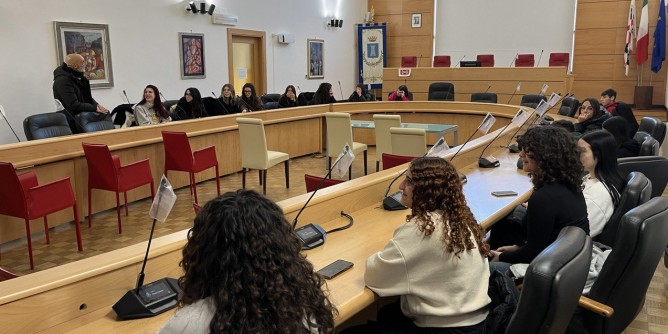 A scuola di democrazia a Porto Torres