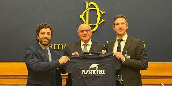 Si presentano i <i>111</i> comuni plastic free