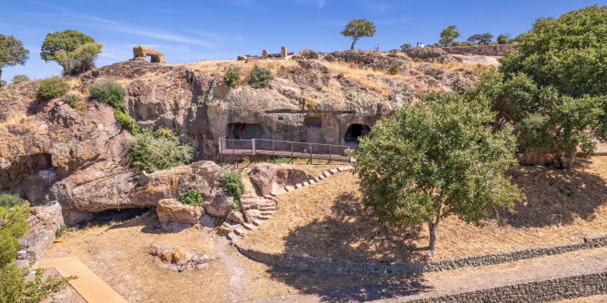 Domus de janas all'<i>Unesco</i>, dossier a Parigi