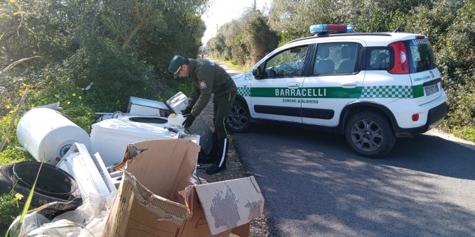 Rifiuti tra Valverde e Sa Londra. E' caccia al responsabile