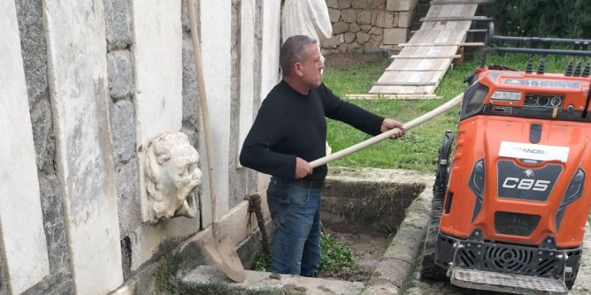 Pulizie straordinarie della fontana di Rosello