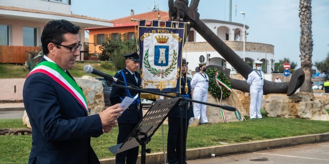 Cerimonia del 25 aprile nel piazzale di Balai