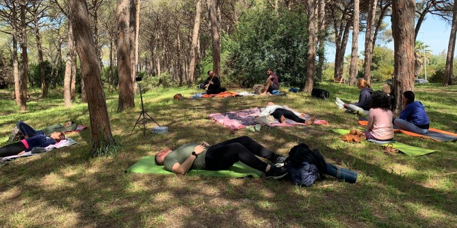 Yoga e il live di Uselli in pineta a Maria Pia