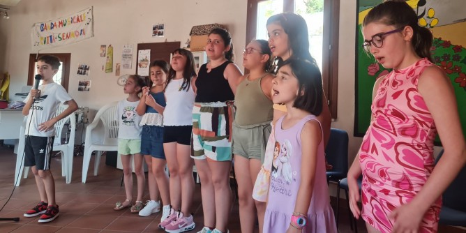 Baby attori nel musical a Sennori