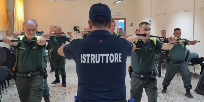 Spray e bastone, corso di difesa per i Barracelli