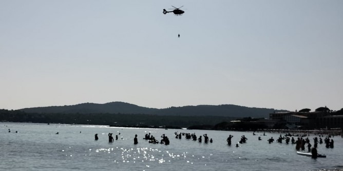 Malore alle <i>Bombarde</i>, elisoccorso in spiaggia