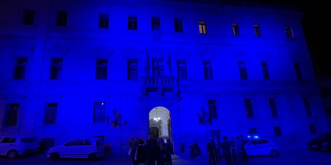 Palazzo Ducale illuminato di <i>blu</i> 