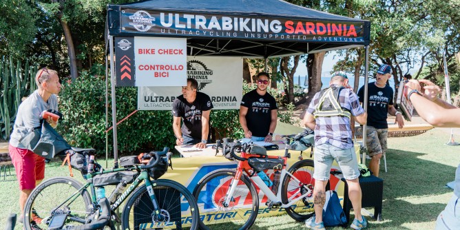 Tappa ad Alghero: lultracycling torna in Sardegna