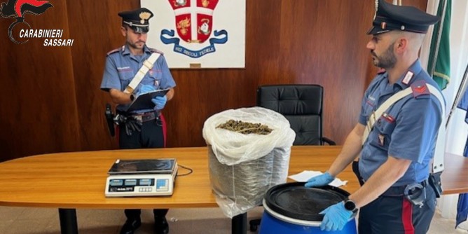 5 kg di marijuana in camera da letto: arrestato