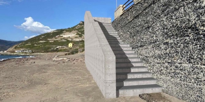 Spiaggia Turas, al via i lavori per la nuova scala