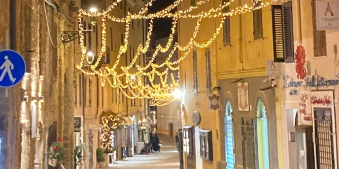 Alghero si <i>accende</i> per il Natale