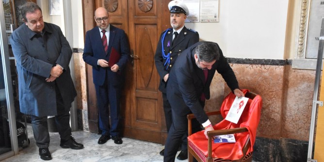 Punti viola e istituzioni: Sassari  in campo contro la violenza