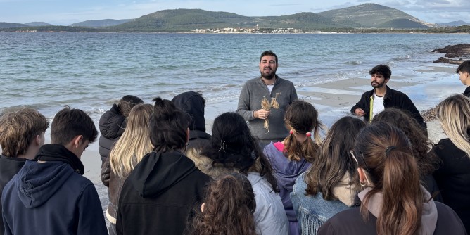 Studenti di Alghero proteggono il mare