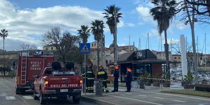 Porto: palo rischia di precipitare sul bar