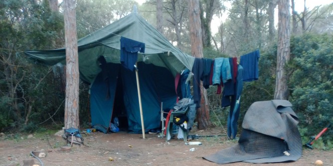  Algherese senza lavoro e da due anni in tenda