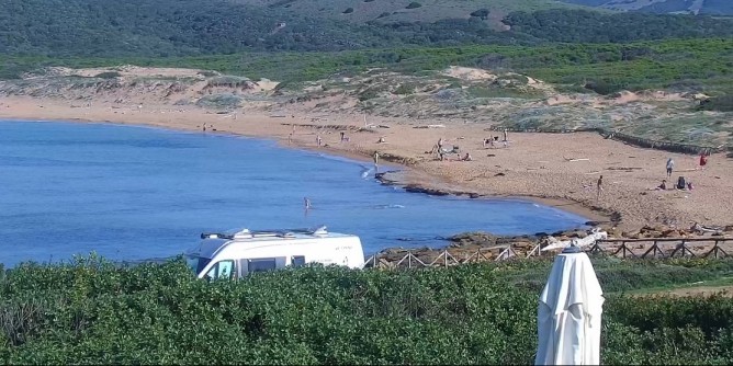 Pulizia in spiaggia e surf a Porto Ferro