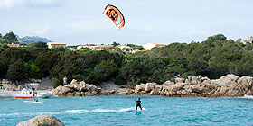 Villasimius: col kite surf si schianta al suolo