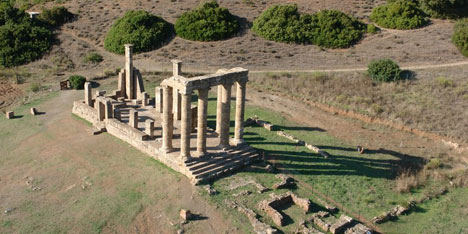 Epigrafisti in missione al tempio di Antas