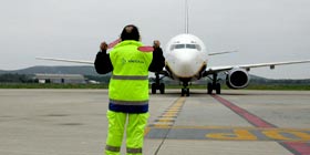 Niente animali e disabili sul primo volo di AirOne